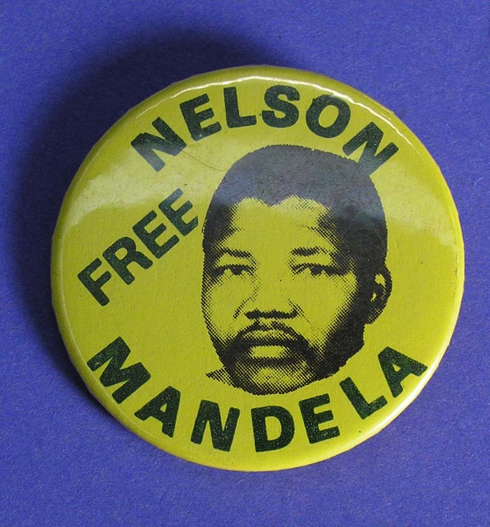 Free Nelson Mandela badge