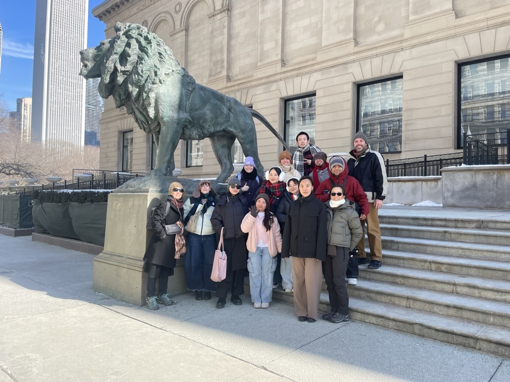Art History Social Hour students stand in front of the Chicago Art Institute.
