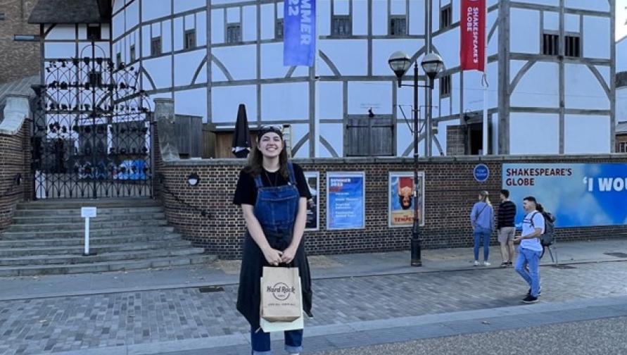 Intern Aisling Alvarez at the Globe Theatre, 2022