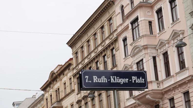 A street sign that says "Ruth Kluger Platz"