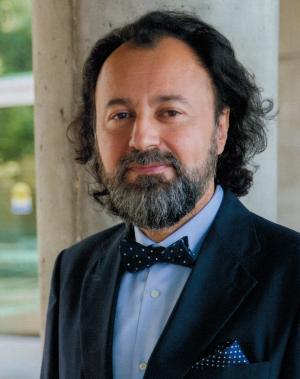 Photo of Dr. Touraj Daryaee