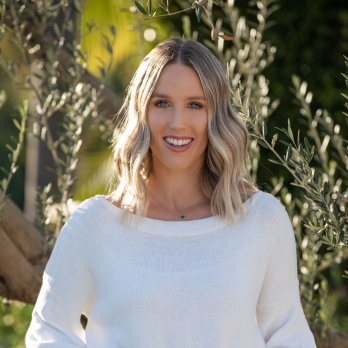 a headshot of Erica Winter