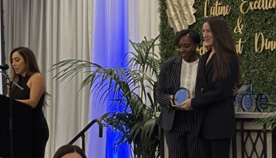 Gabriela Urtiaga winning an award